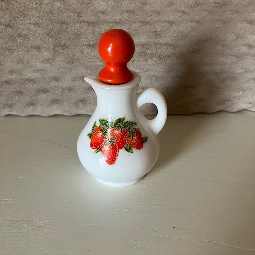 Vintage Avon Strawberries and‎ Cream Bath Foam Milk Glass Bottle
